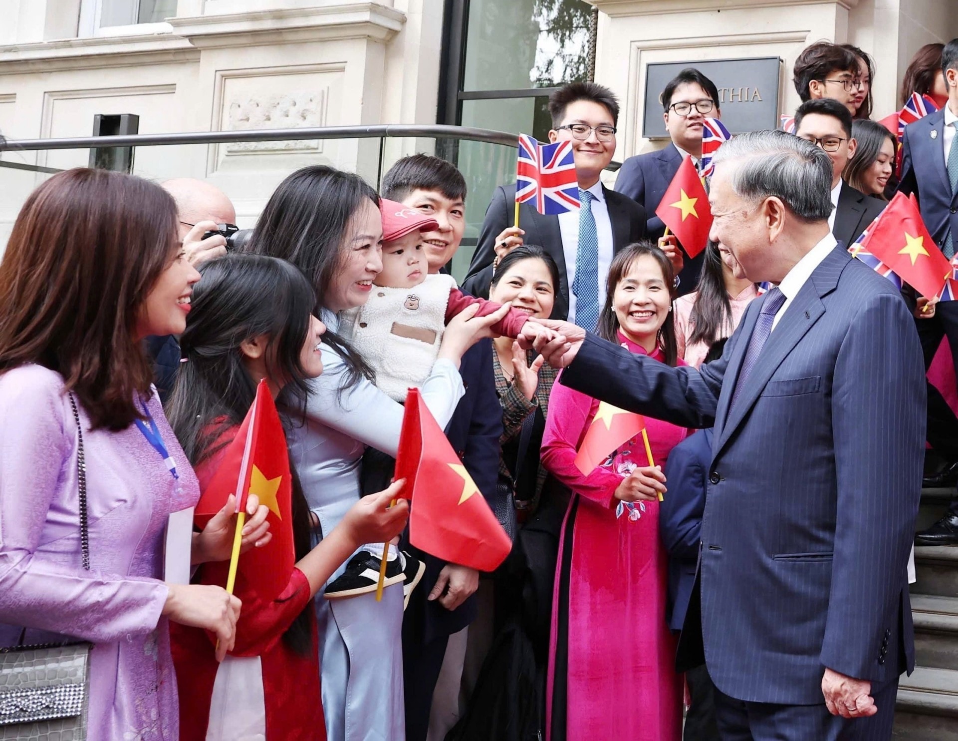 vna-potal-tong-bi-thu-ket-thuc-chuyen-tham-lien-hiep-vuong-quoc-anh-va-bac-ireland-8376109.jpg