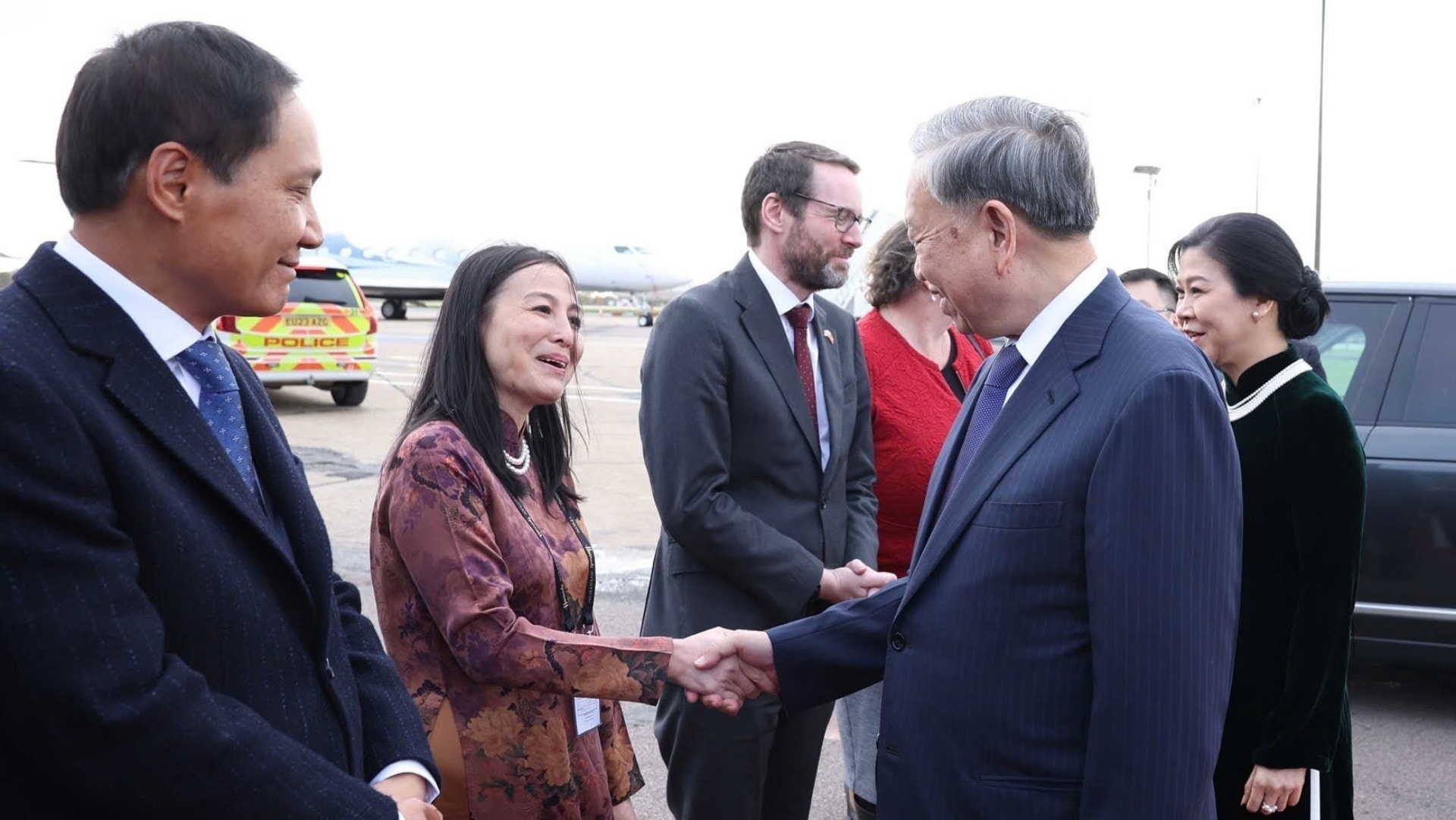 vna-potal-tong-bi-thu-ket-thuc-chuyen-tham-lien-hiep-vuong-quoc-anh-va-bac-ireland-8376111.jpg