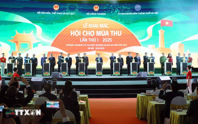 ttxvn-thu-tuong-du-khai-mac-hoi-cho-mua-thu-4.jpg
