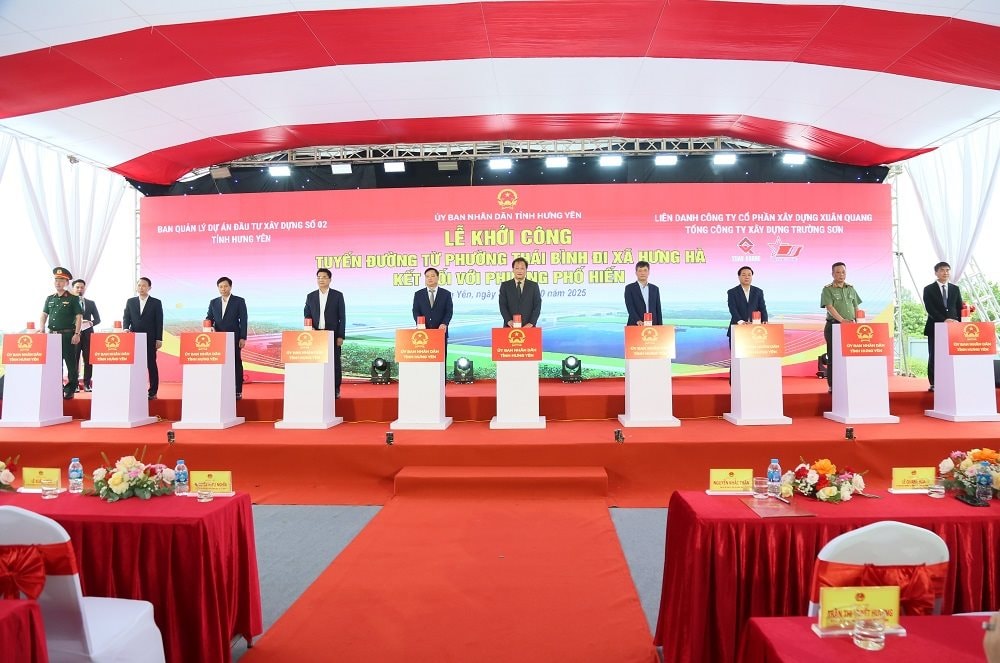 cac-dong-chi-lanh-dao-tinh-va-cac-dai-bieu-thuc-hien-nghi-thuc-nhan-nut-khoi-cong-du-an_-1-.jpeg