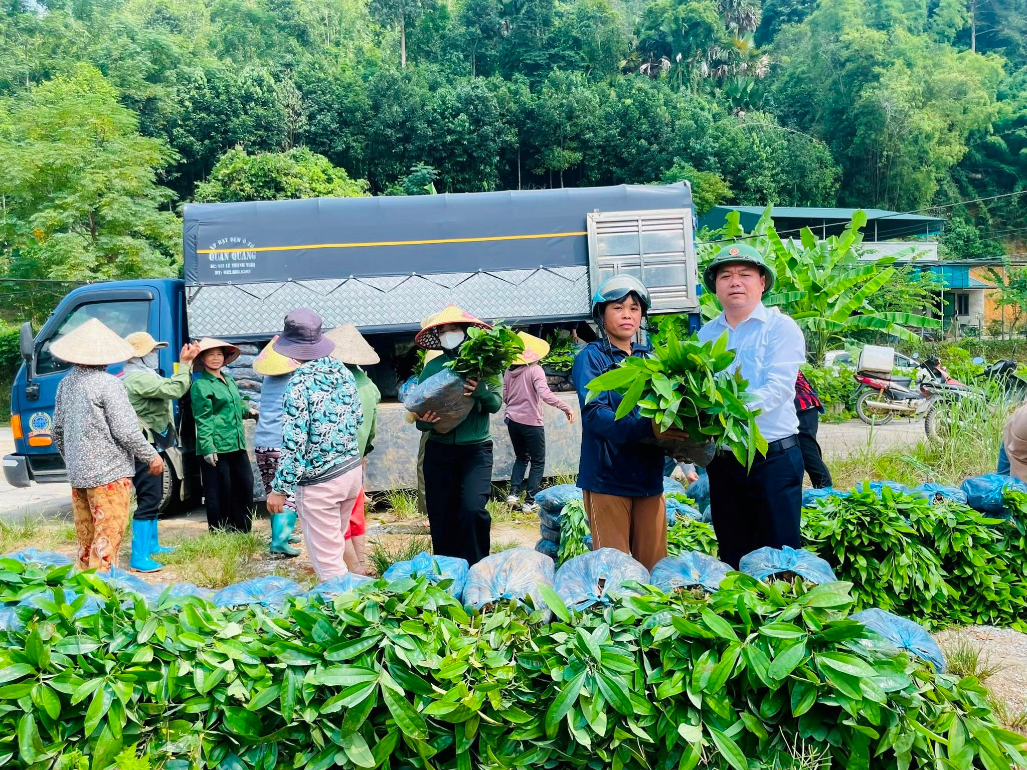 xoadoigiamngheo-thainguyen2.jpg
