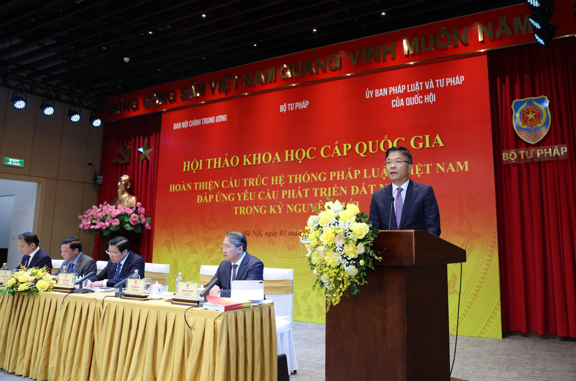 Rà soát, hoàn thiện hệ thống pháp luật, bảo đảm bao phủ các lĩnh vực mới nổi, xu hướng phát triển mới- Ảnh 2. Rà soát, hoàn thiện hệ thống pháp luật, bảo đảm bao phủ các lĩnh vực mới nổi, xu hướng phát triển mới- Ảnh 2.