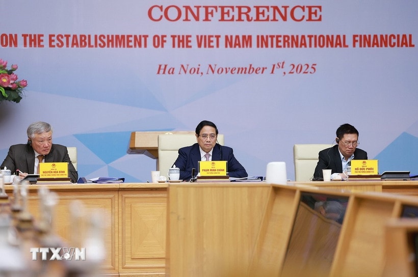 Thủ tướng Phạm Minh Chính chủ trì Hội nghị tham vấn các chuyên gia, tổ chức trong nước và quốc tế về thành lập Trung tâm tài chính quốc tế tại Việt Nam. (Ảnh: Dương Giang/TTXVN)