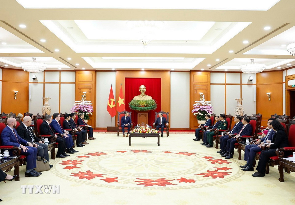 Tổng Bí thư Tô Lâm tiếp Bộ trưởng Chiến tranh Hoa Kỳ Pete Hegseth. (Ảnh: Thống Nhất/TTXVN)