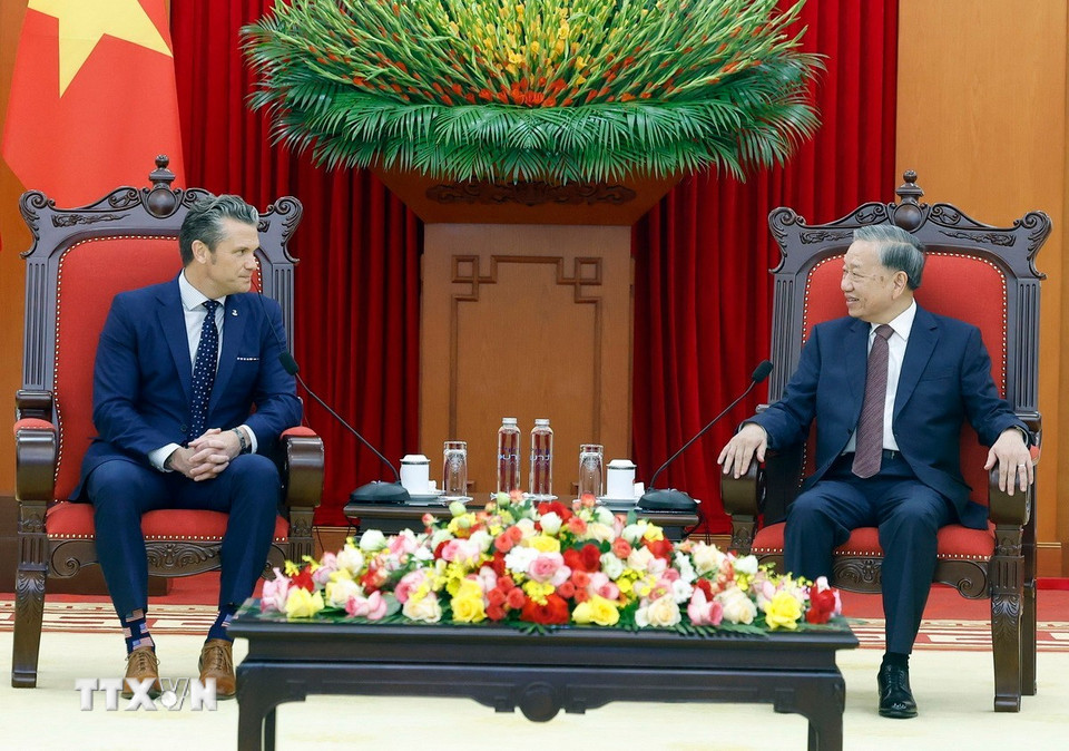 Tổng Bí thư Tô Lâm tiếp Bộ trưởng Chiến tranh Hoa Kỳ Pete Hegseth. (Ảnh: Thống Nhất/TTXVN)