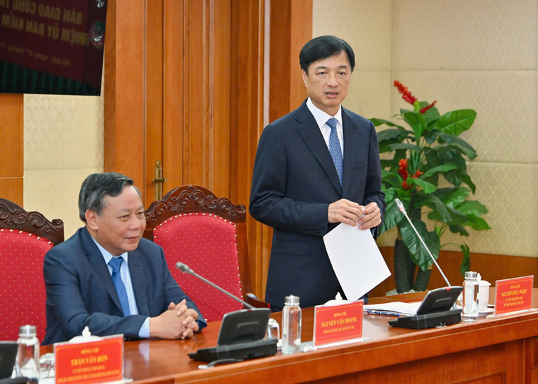 Đồng chí Nguyễn Duy Ngọc phát biểu tại hội nghị. (Ảnh: THỦY NGUYÊN) gen-h-dc-ndn.jpg