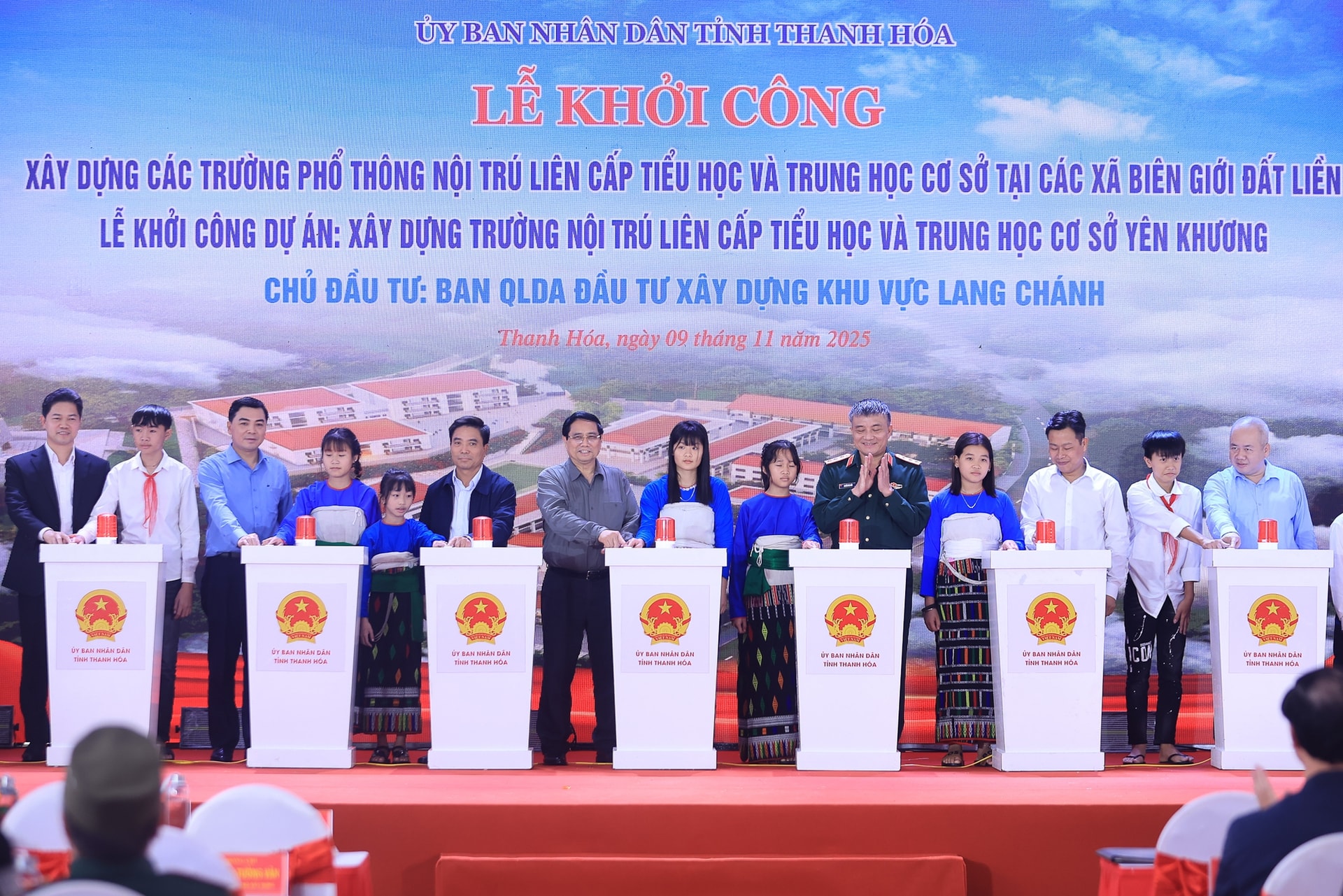Thủ tướng: Từng ngôi trường mới nơi biên giới sẽ là nơi gieo con chữ, ươm mầm tri thức, thắp sáng ước mơ, hiện thực hóa khát vọng- Ảnh 5.