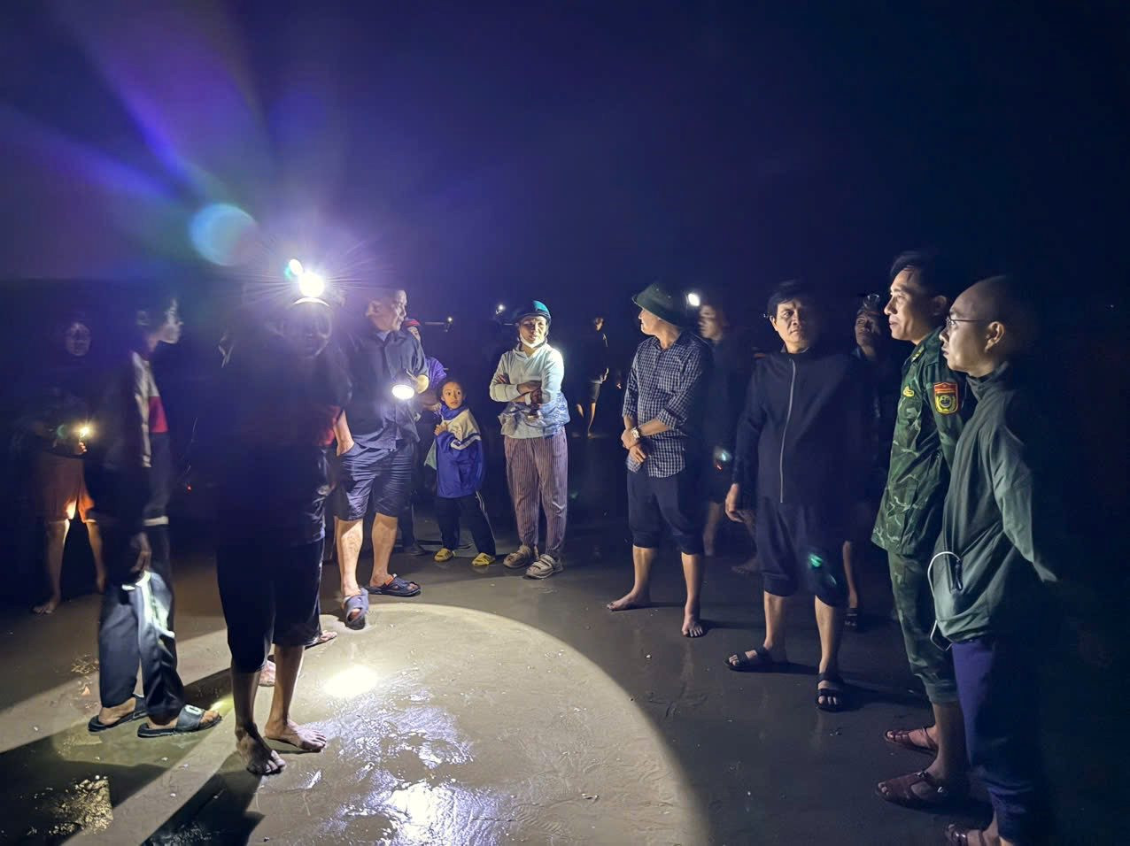 lat_thuyen_1.jpg