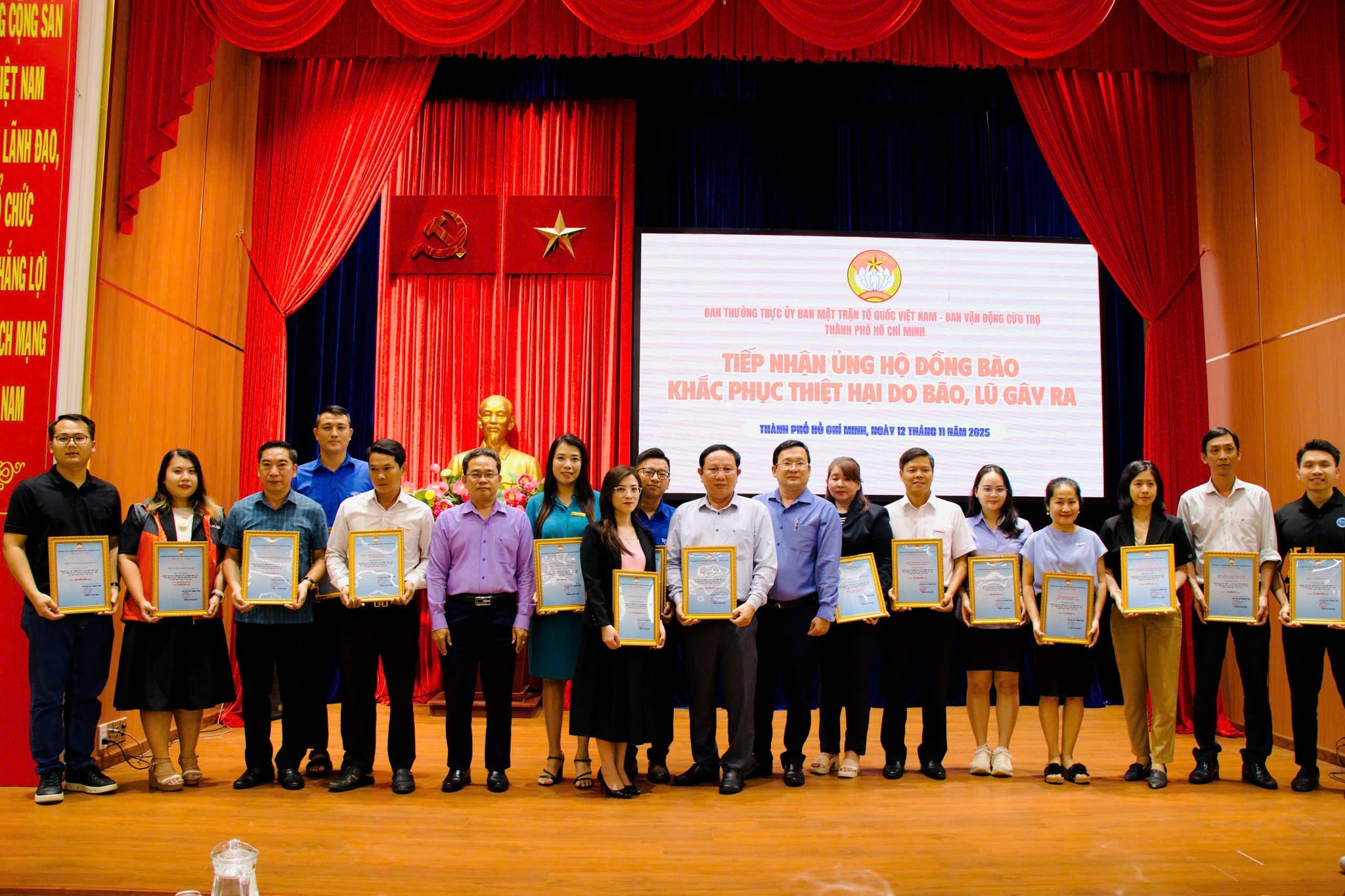 z7216575313038_08f44da27fb465559ed1ff832f54cbce.jpg