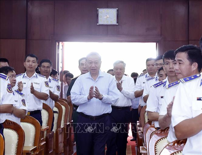 Tổng Bí thư Tô Lâm: Tập trung xây dựng Cảnh sát biển Việt Nam theo hướng 'tinh, gọn, mạnh' tiến thẳng lên hiện đại- Ảnh 2. Tổng Bí thư Tô Lâm: Tập trung xây dựng Cảnh sát biển Việt Nam theo hướng 'tinh, gọn, mạnh' tiến thẳng lên hiện đại- Ảnh 2.