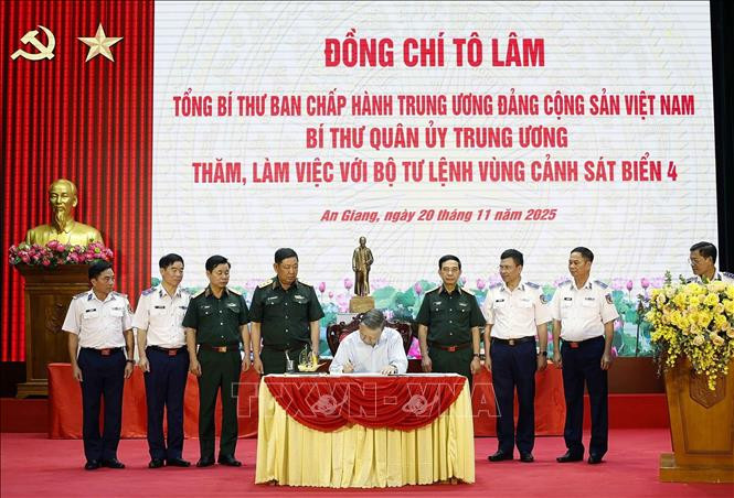 Tổng Bí thư Tô Lâm: Tập trung xây dựng Cảnh sát biển Việt Nam theo hướng 'tinh, gọn, mạnh' tiến thẳng lên hiện đại- Ảnh 4. Tổng Bí thư Tô Lâm: Tập trung xây dựng Cảnh sát biển Việt Nam theo hướng 'tinh, gọn, mạnh' tiến thẳng lên hiện đại- Ảnh 4.