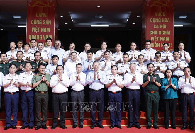 Tổng Bí thư Tô Lâm: Tập trung xây dựng Cảnh sát biển Việt Nam theo hướng 'tinh, gọn, mạnh' tiến thẳng lên hiện đại- Ảnh 5. Tổng Bí thư Tô Lâm: Tập trung xây dựng Cảnh sát biển Việt Nam theo hướng 'tinh, gọn, mạnh' tiến thẳng lên hiện đại- Ảnh 5.