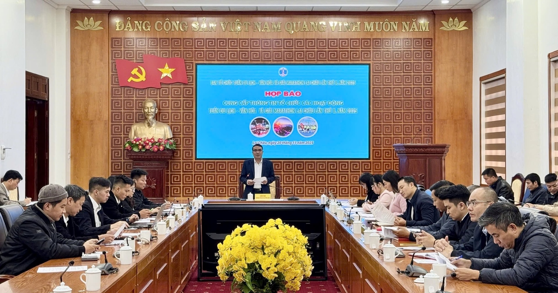 quang-canh-buoi-hop-bao..jpg