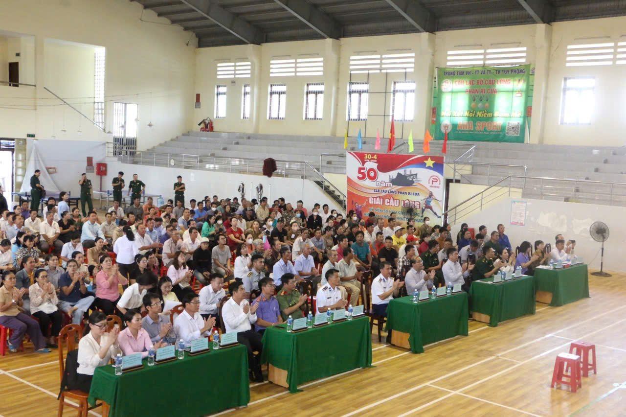 phien-toa-gia-dinh-chong-khai-thac-iuu-12.jpg