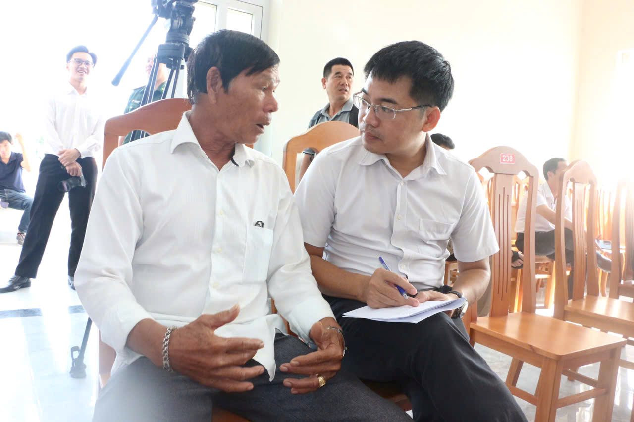 phien-toa-gia-dinh-chong-khai-thac-iuu-3.jpg
