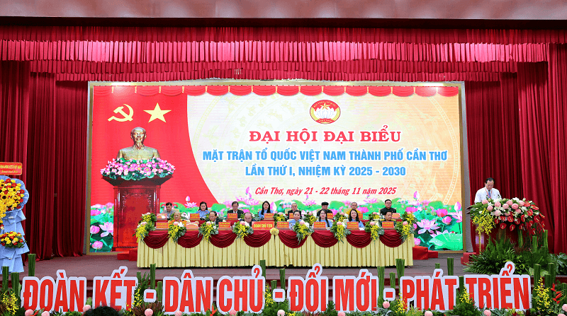 doan-chu-tich.png