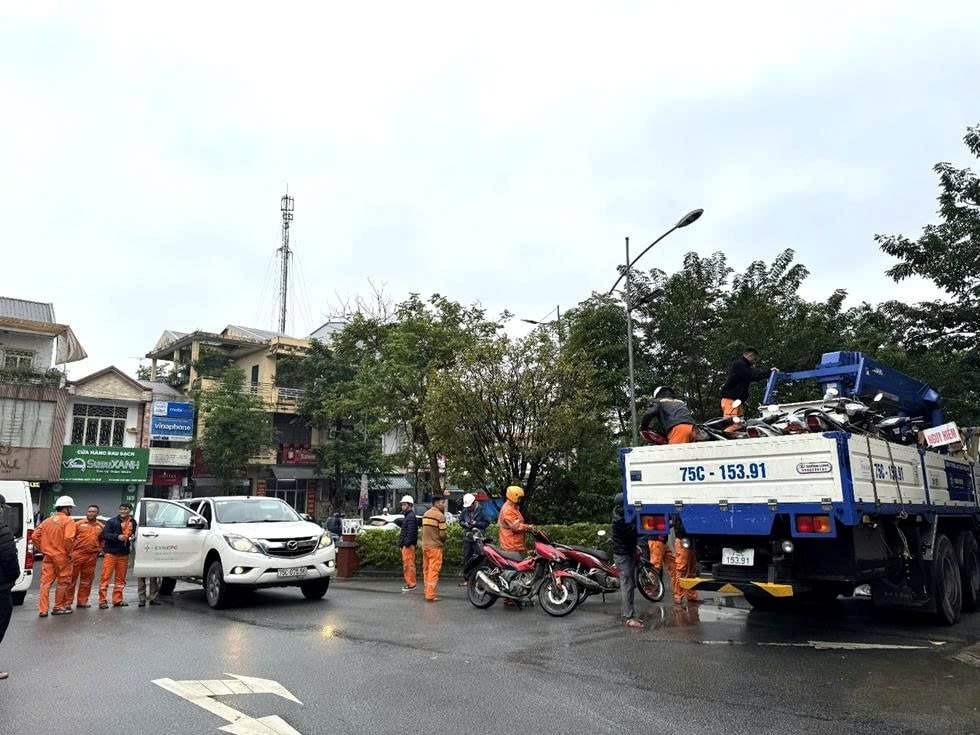 Điện lực Huế chi viện khẩn cấp khắc phục lưới điện tại Đắk Lắk