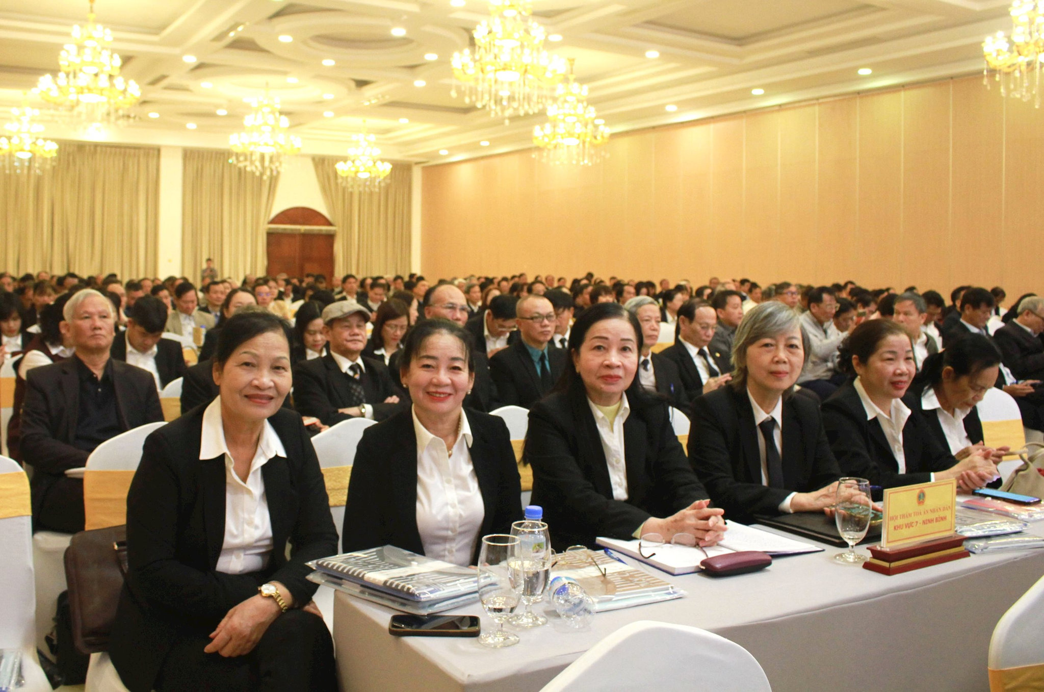 hoi_nghi_5.jpg