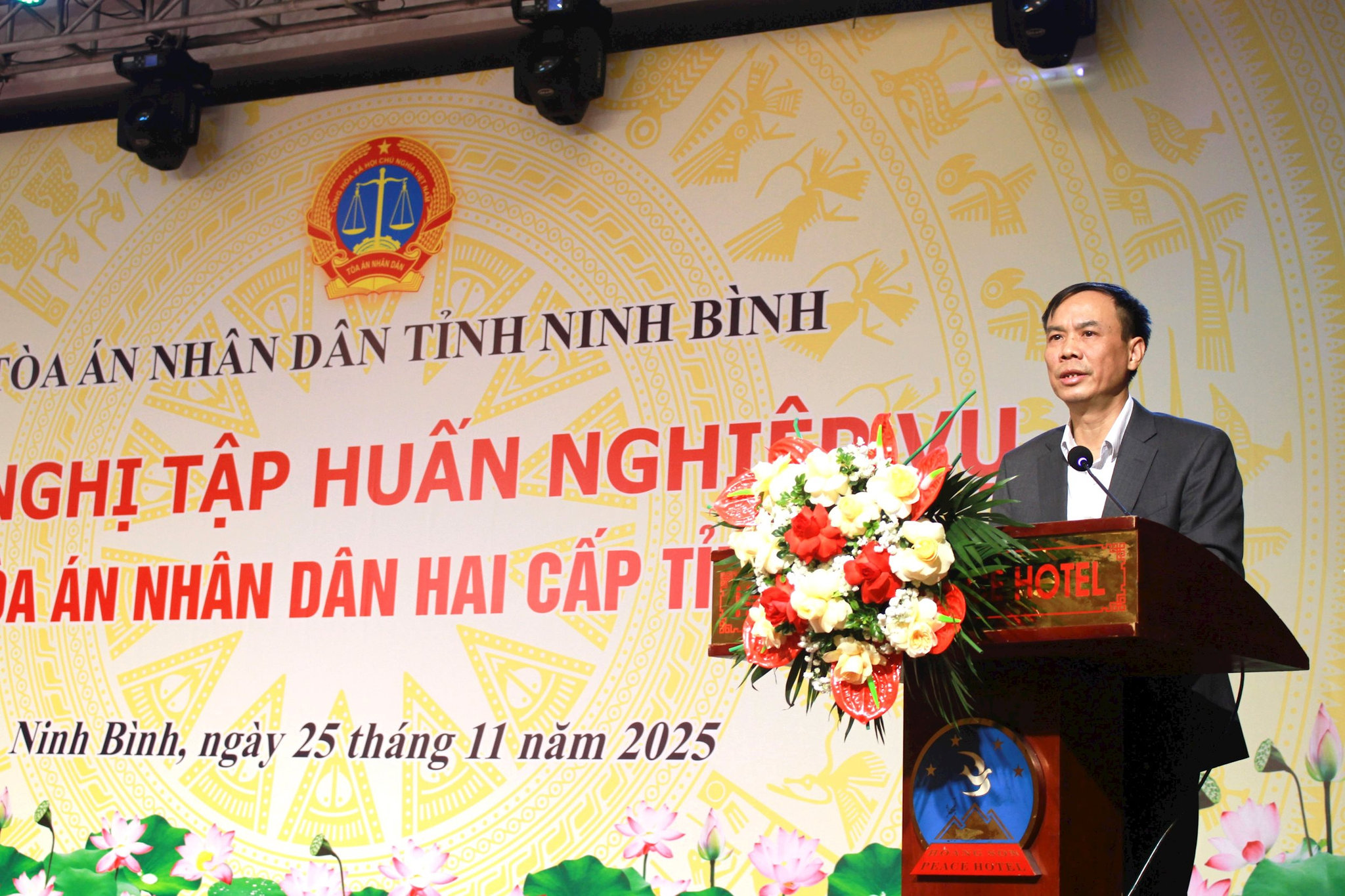 hoi_nghi_8.jpg