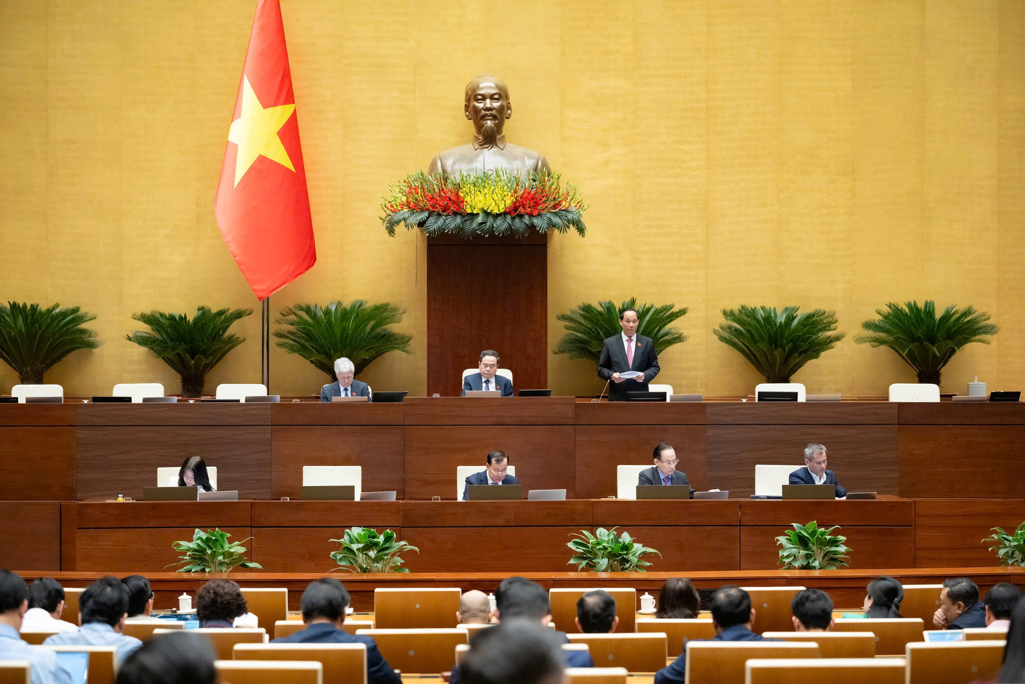 quang-canh-phien-hop.jpg