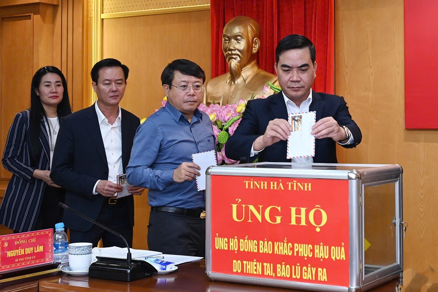 ung_ho_2.jpg