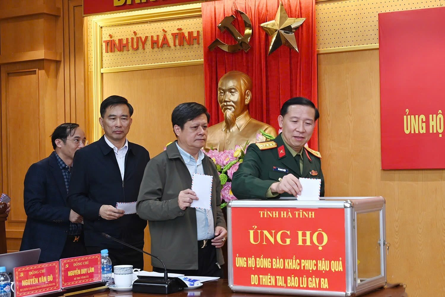 ung_ho_5.jpg