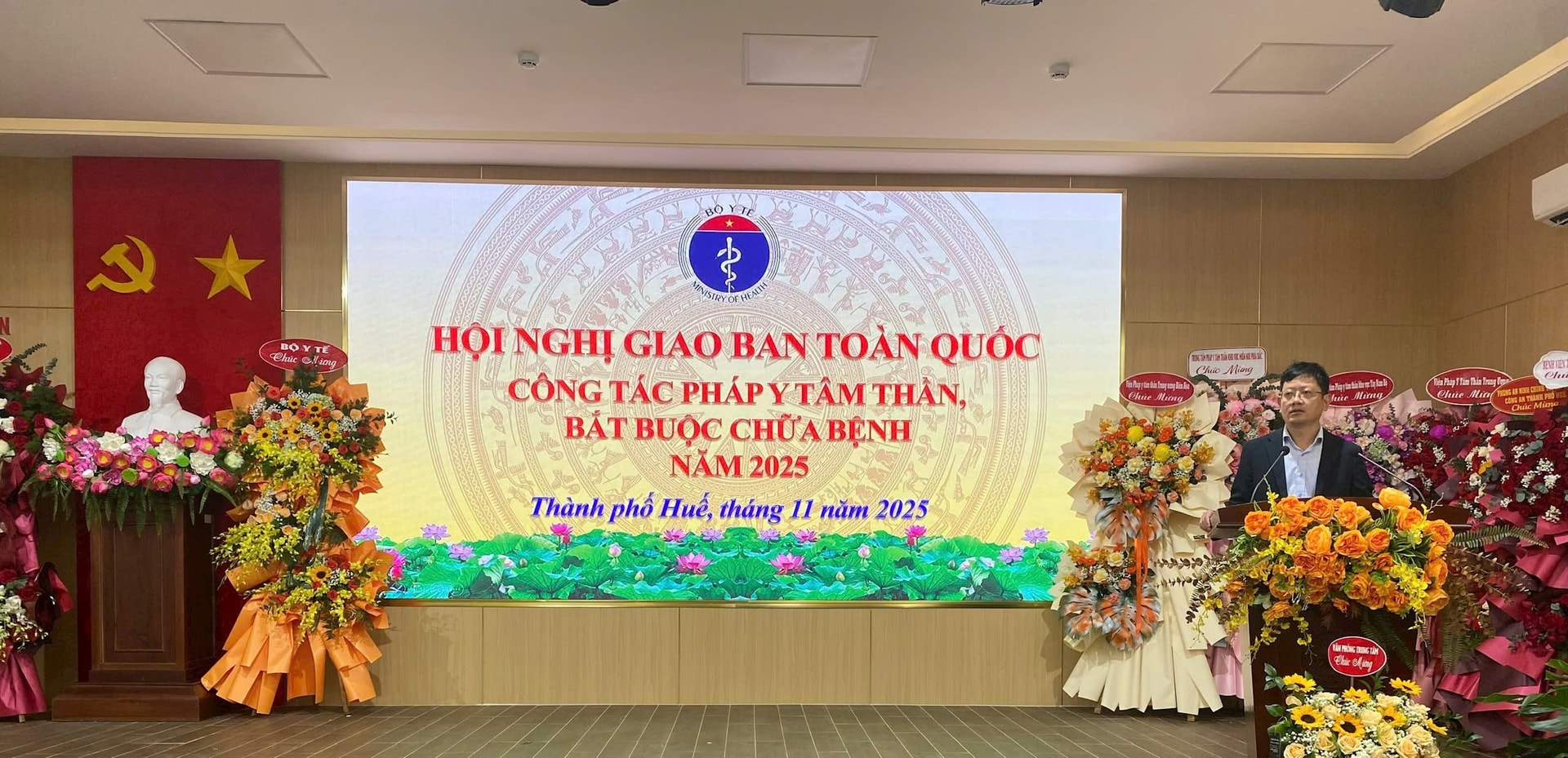 anh-1-quang-canh-hoi-nghi.jpg