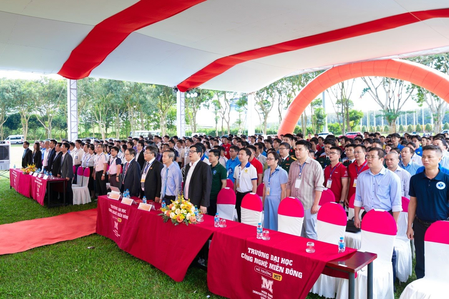 dai-hoc-cong-nghe-mien-dong-1.jpg