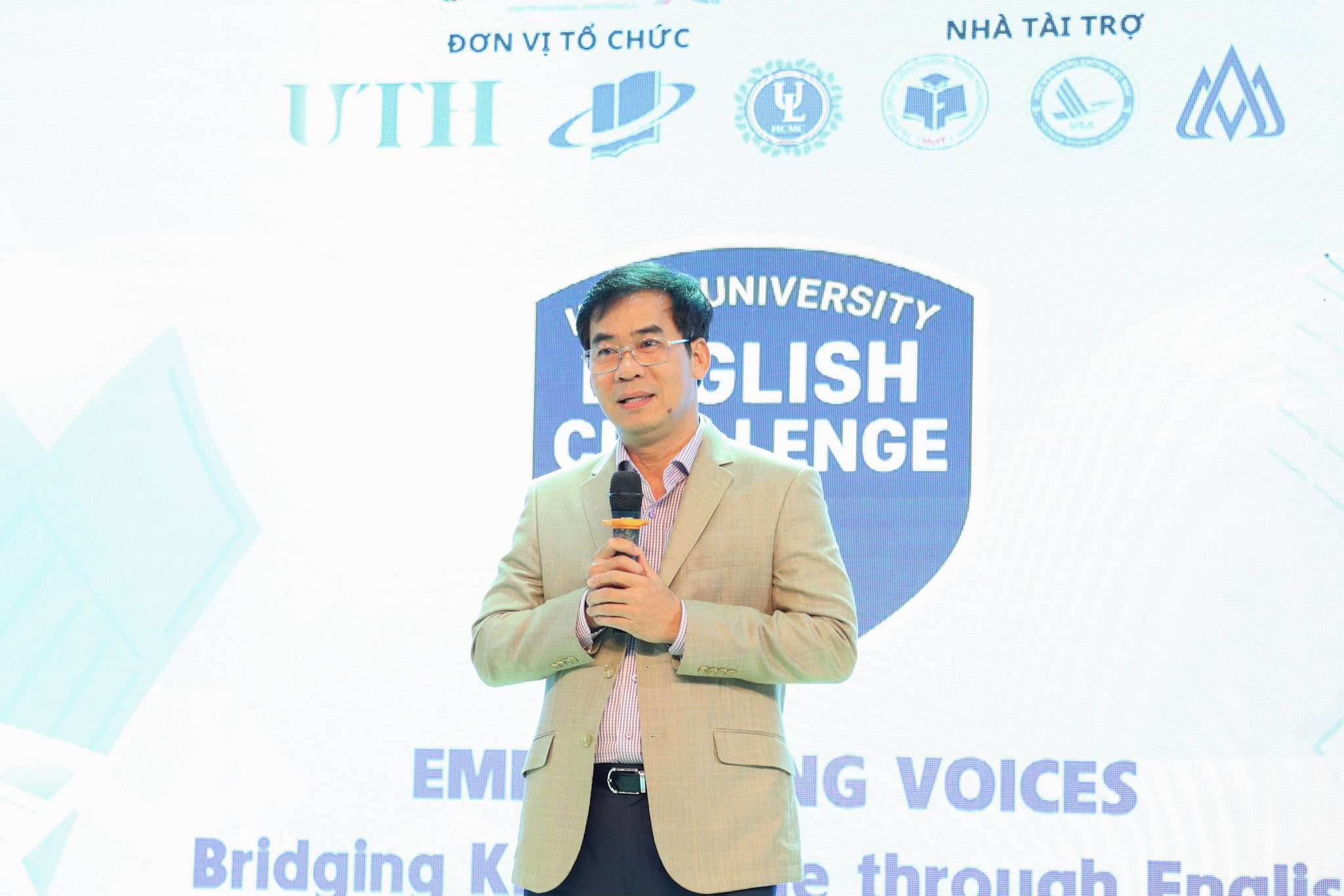 ts.-le-truong-son-hieu-truong-ulaw-phat-bieu.jpg