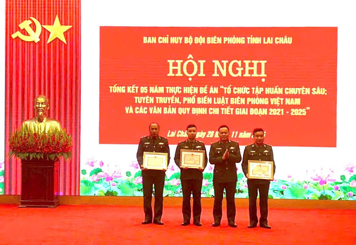 anh-3-lai-chau.jpg