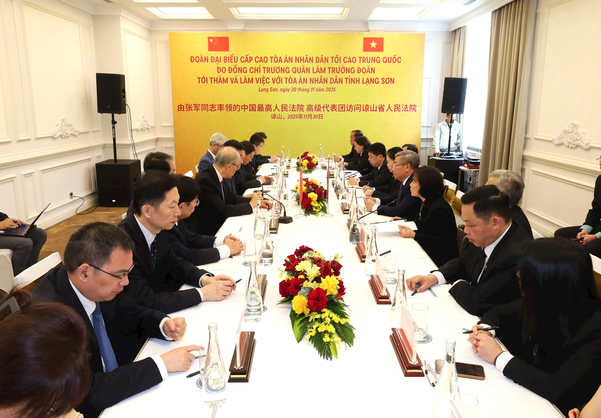 anh-3-toan-canh-buoi-lam-viec.-anh-nguyen-duong-..jpg
