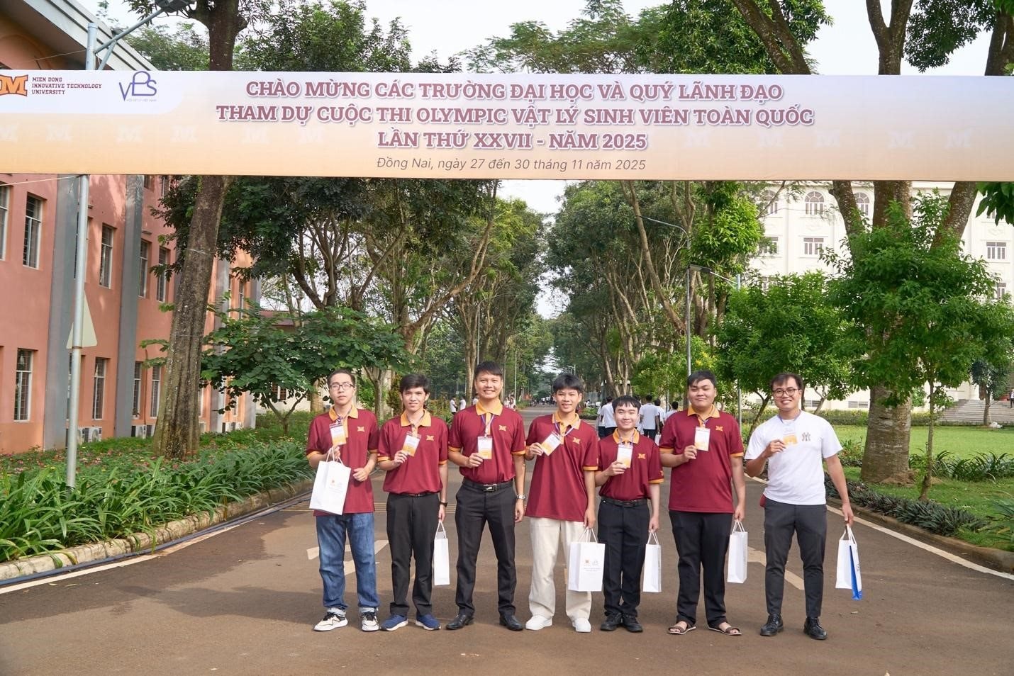 dai-hoc-cong-nghe-mien-dong-mit-1.jpg