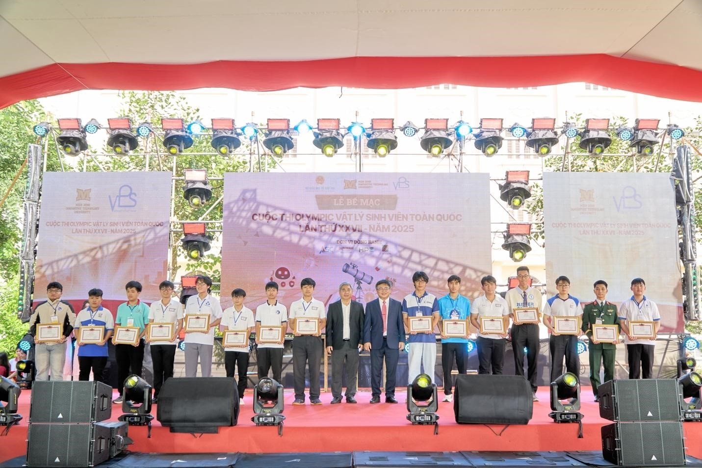 dai-hoc-cong-nghe-mien-dong-mit-4.jpg