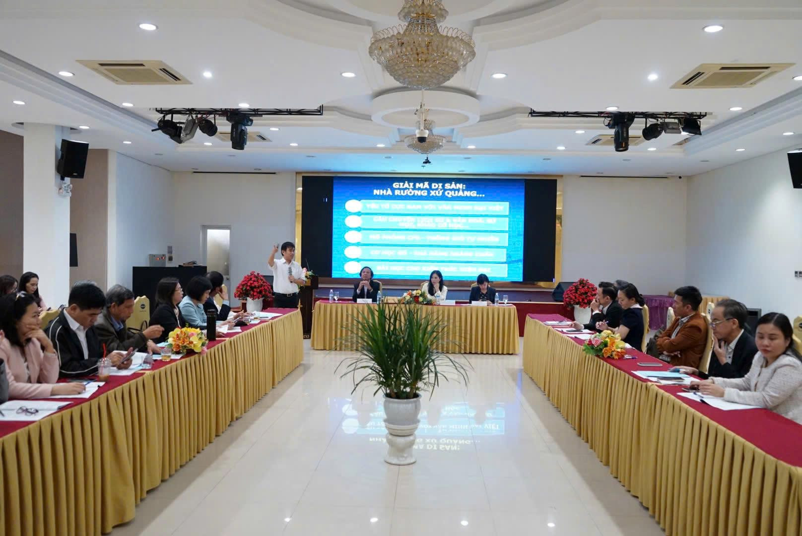 4-12-hoi-thao10.jpg