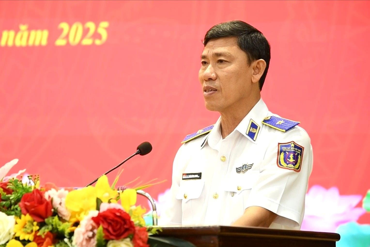 thieu-tuong-ngo-binh-minh-pho-bi-thu-dang-uy-tu-lenh-vung-canh-sat-bien-3-chu-tri-hoi-nghi(1).jpg