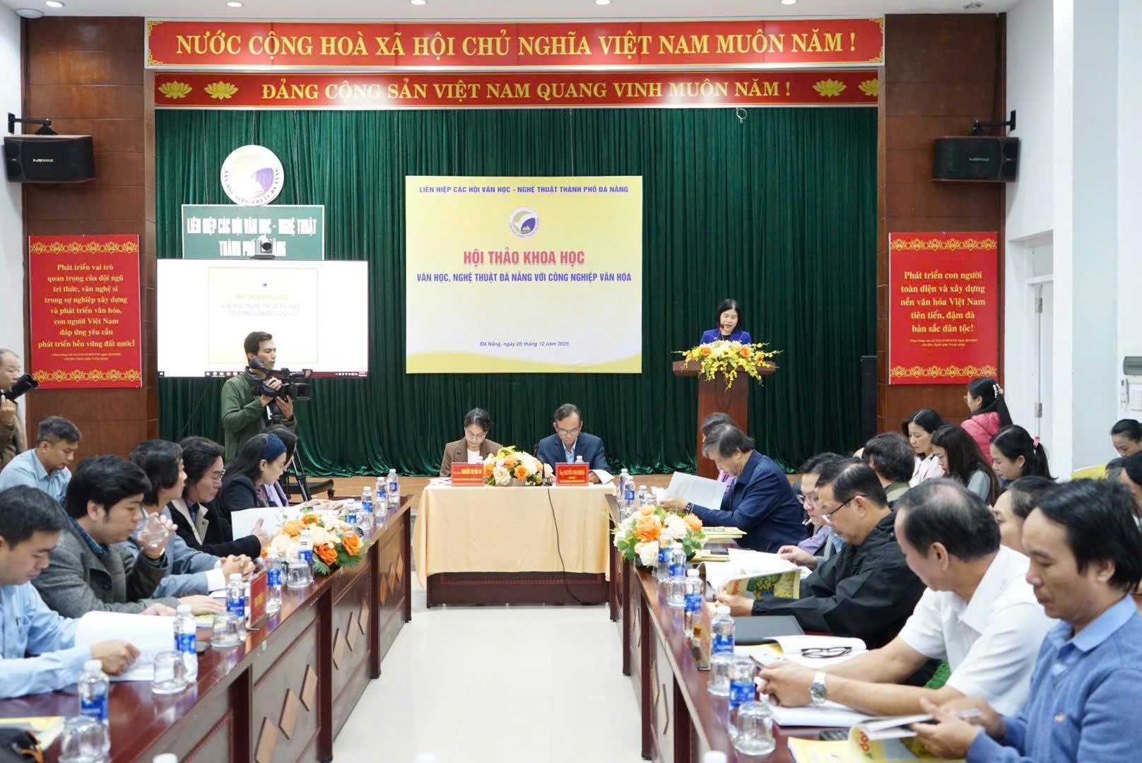 5-12-hoi-thao10.jpg