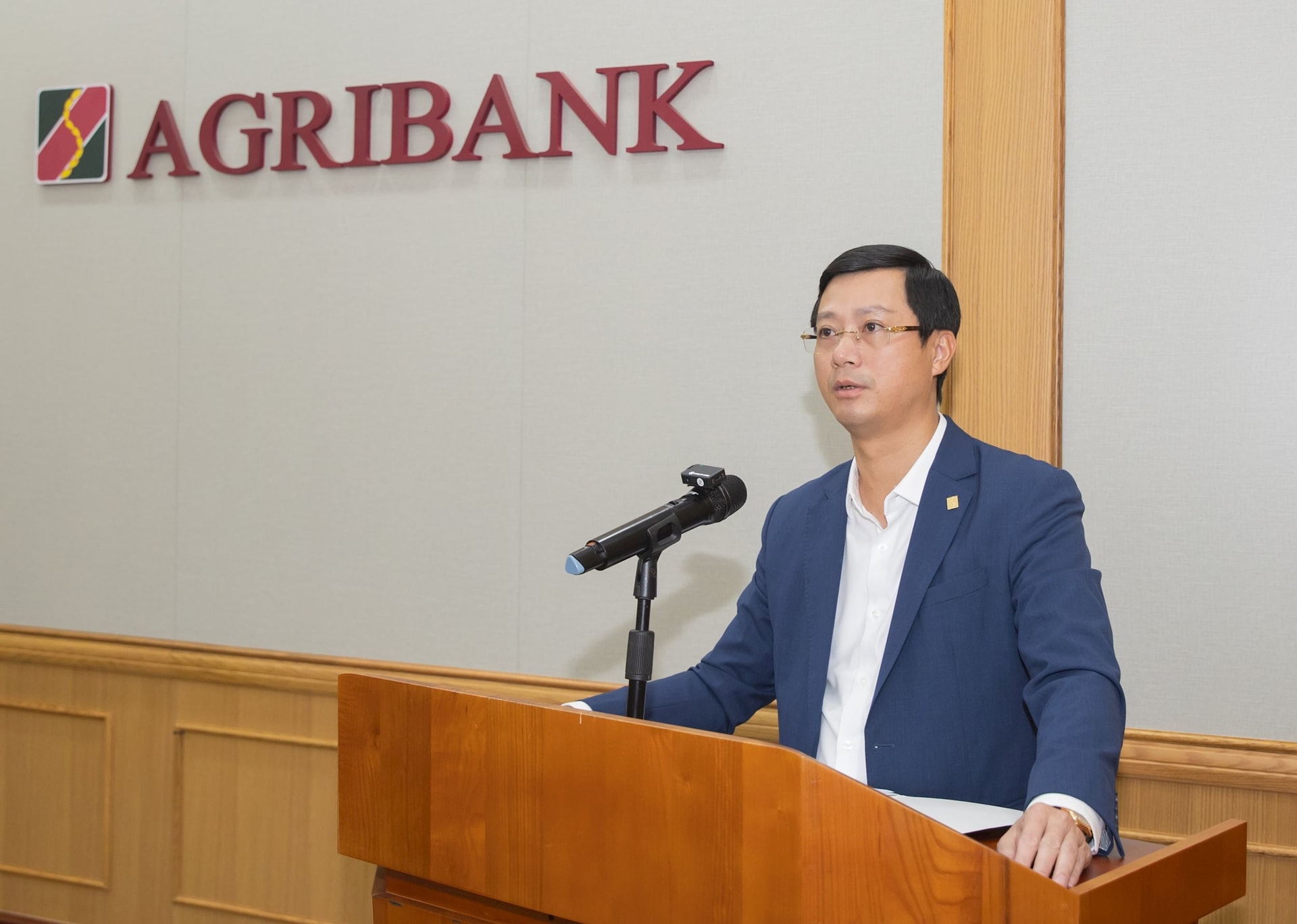 Agribank tăng tốc hỗ trợ hộ kinh doanh chuyển đổi số