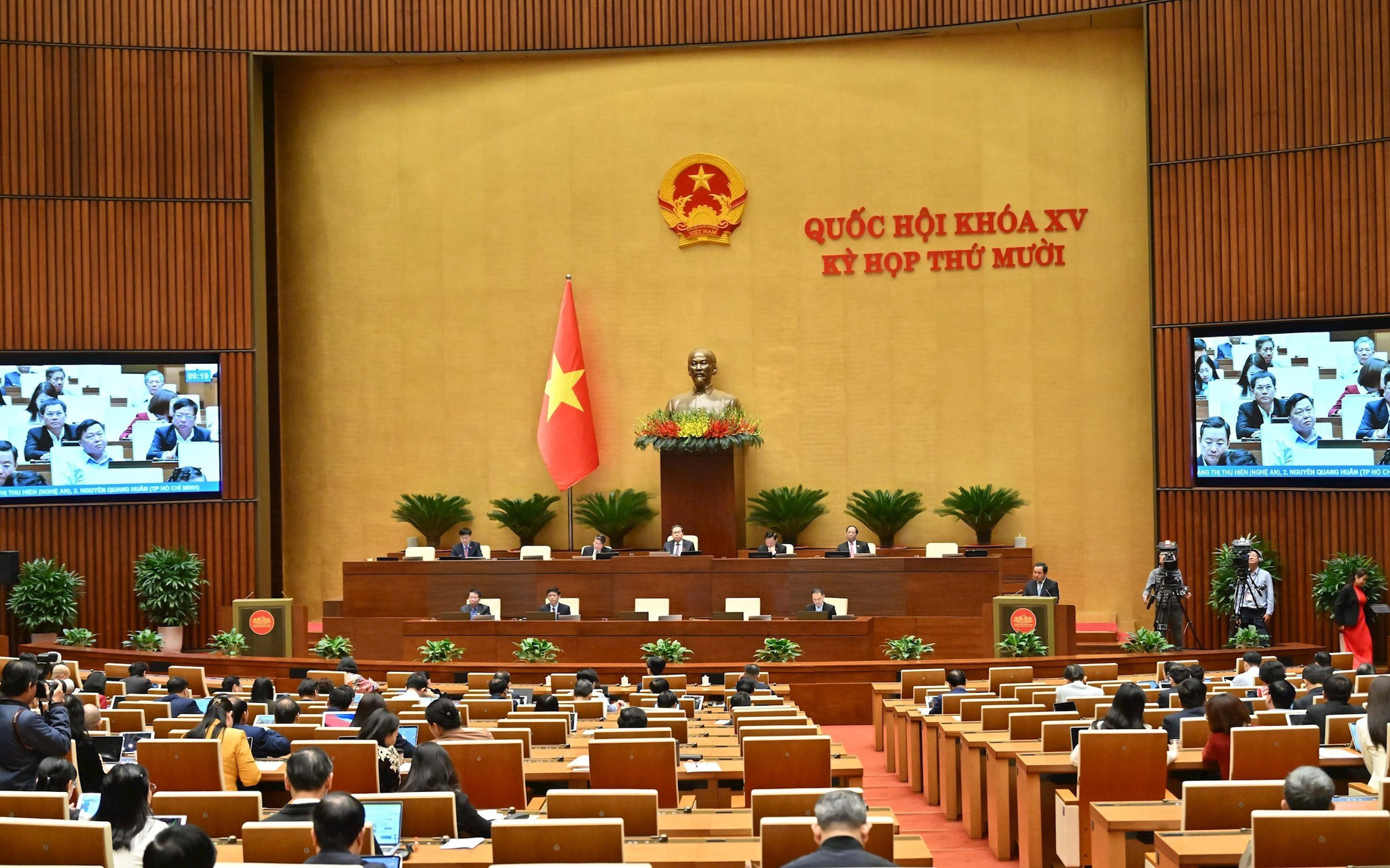 bo-truong-bo-nong-nghiep-va-moi-truong-tran-duc-thang-giai-trinh-lam-ro-mot-so-van-de-dbqh-neuvqk_1776.jpg