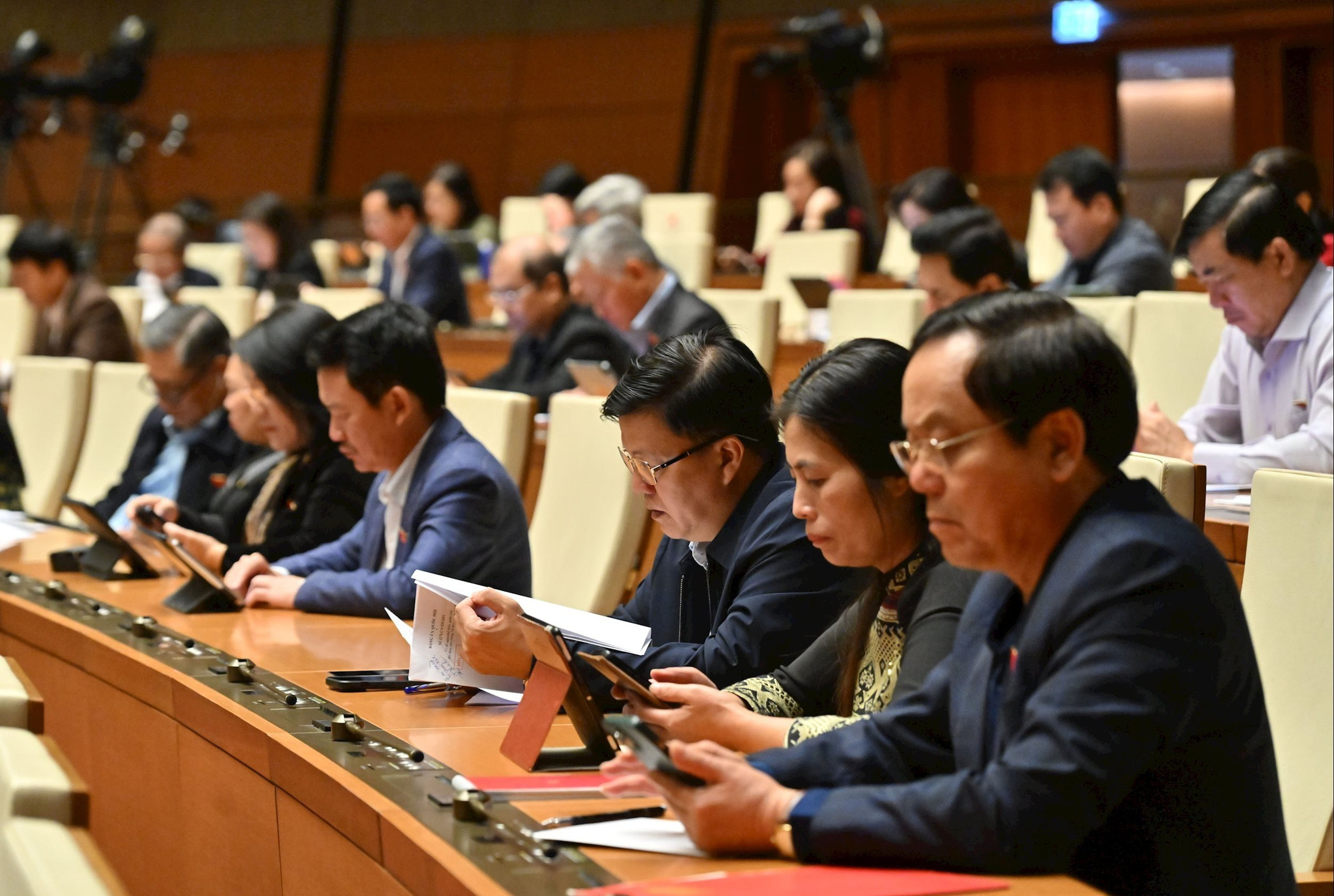 cac-dai-bieu-tai-phien-hopvqk_1651.jpg