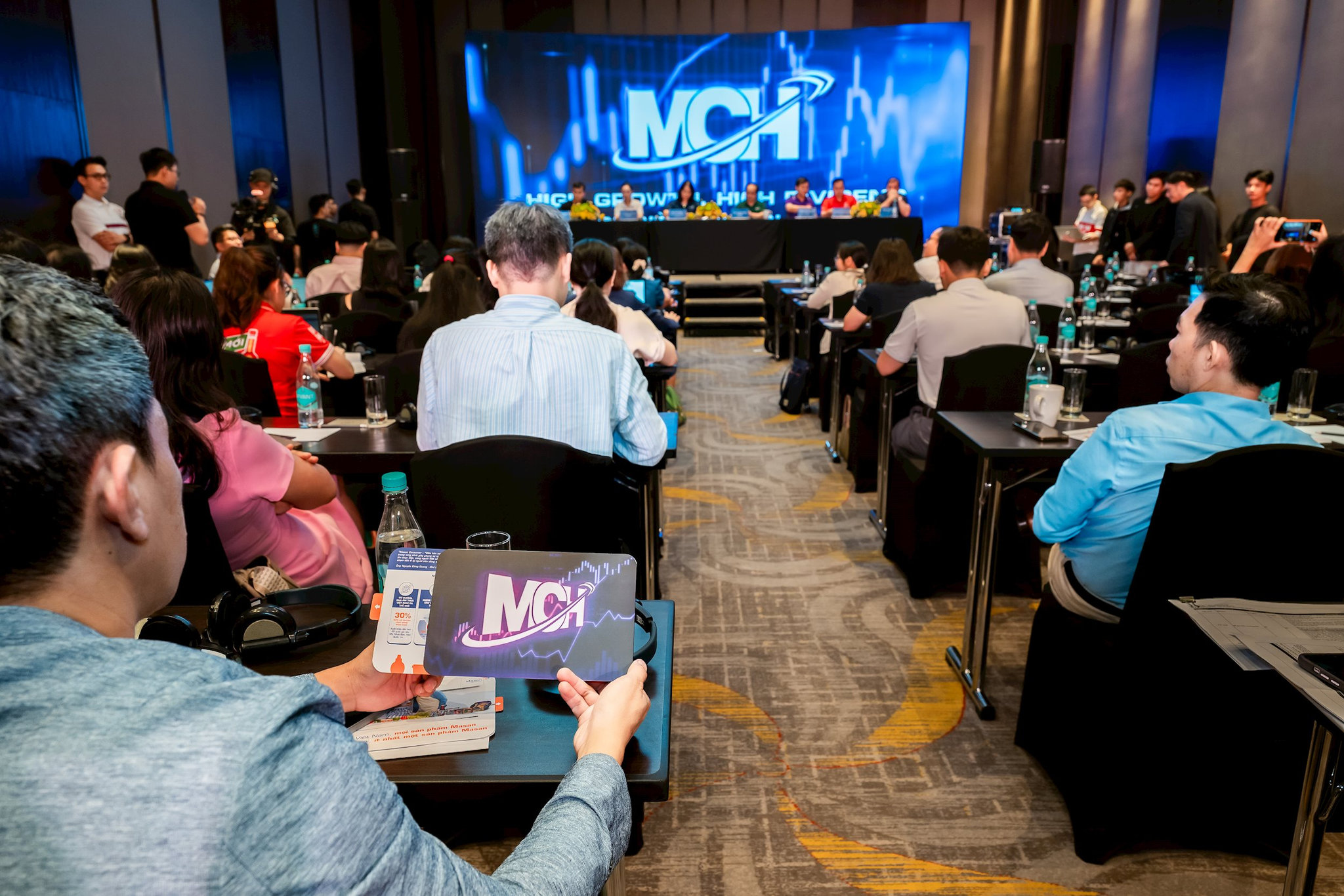 co-dong-tham-gia-su-kien-roadshow-cua-mch.jpg