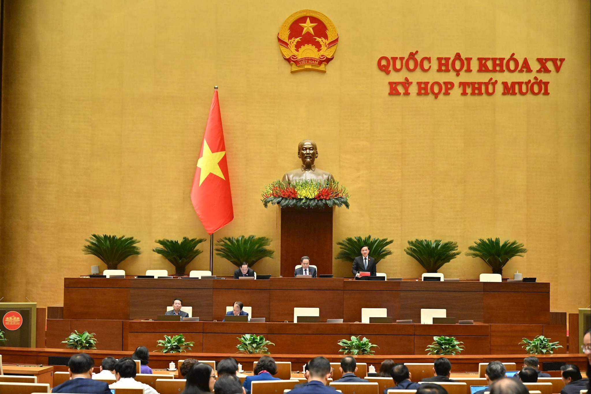pho-chu-tich-quoc-hoi-nguyen-khac-dinh-dieu-hanh-phien-hopvqk_1807.jpg