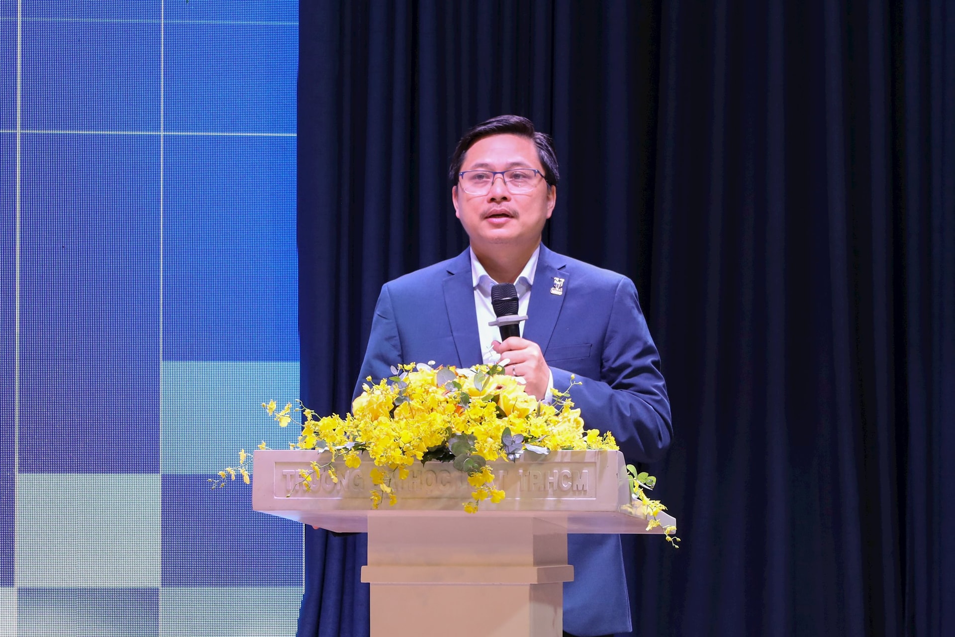 pgs.ts.-tran-viet-dung-pho-hieu-truong-truong-dh-luat-tp.hcm-phat-bieu-khai-mac(1).jpg