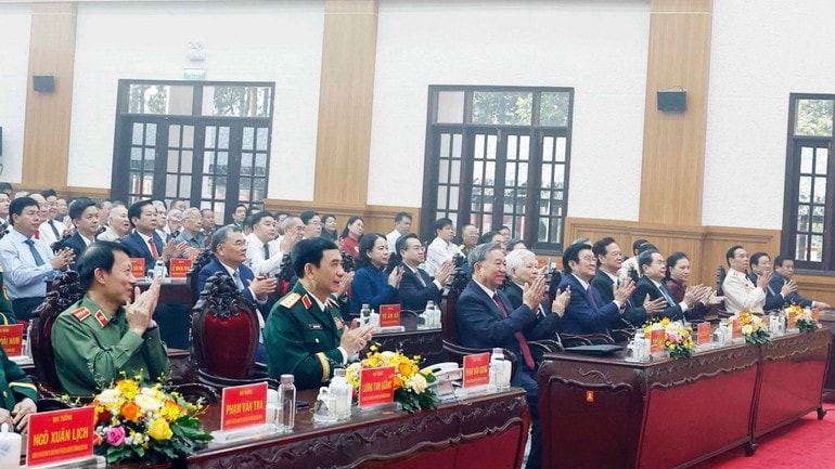 vna-potal-tong-bi-thu-to-lam-du-le-ky-niem-80-nam-ngay-truyen-thong-luc-luong-vu-trang-quan-khu-9-8456749.jpg