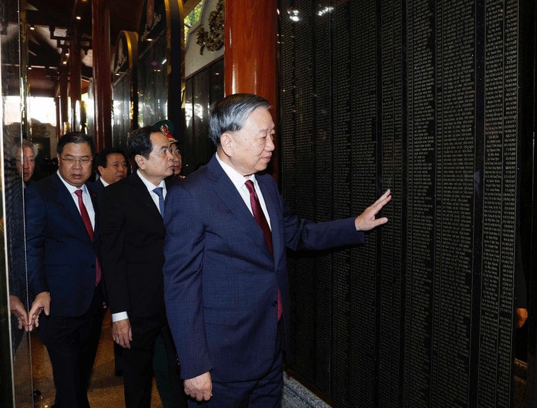 vna-potal-tong-bi-thu-to-lam-dang-hoa-dang-huong-tai-tuong-dai-chien-thang-nha-bia-tuong-niem-cac-anh-hung-liet-si-va-nha-tuong-niem-chu-tich-ho-chi-m-8456466.jpg