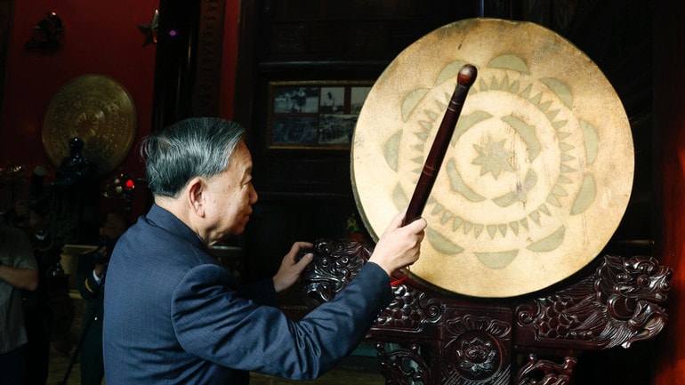 vna-potal-tong-bi-thu-to-lam-dang-hoa-dang-huong-tai-tuong-dai-chien-thang-nha-bia-tuong-niem-cac-anh-hung-liet-si-va-nha-tuong-niem-chu-tich-ho-chi-m-8456470.jpg