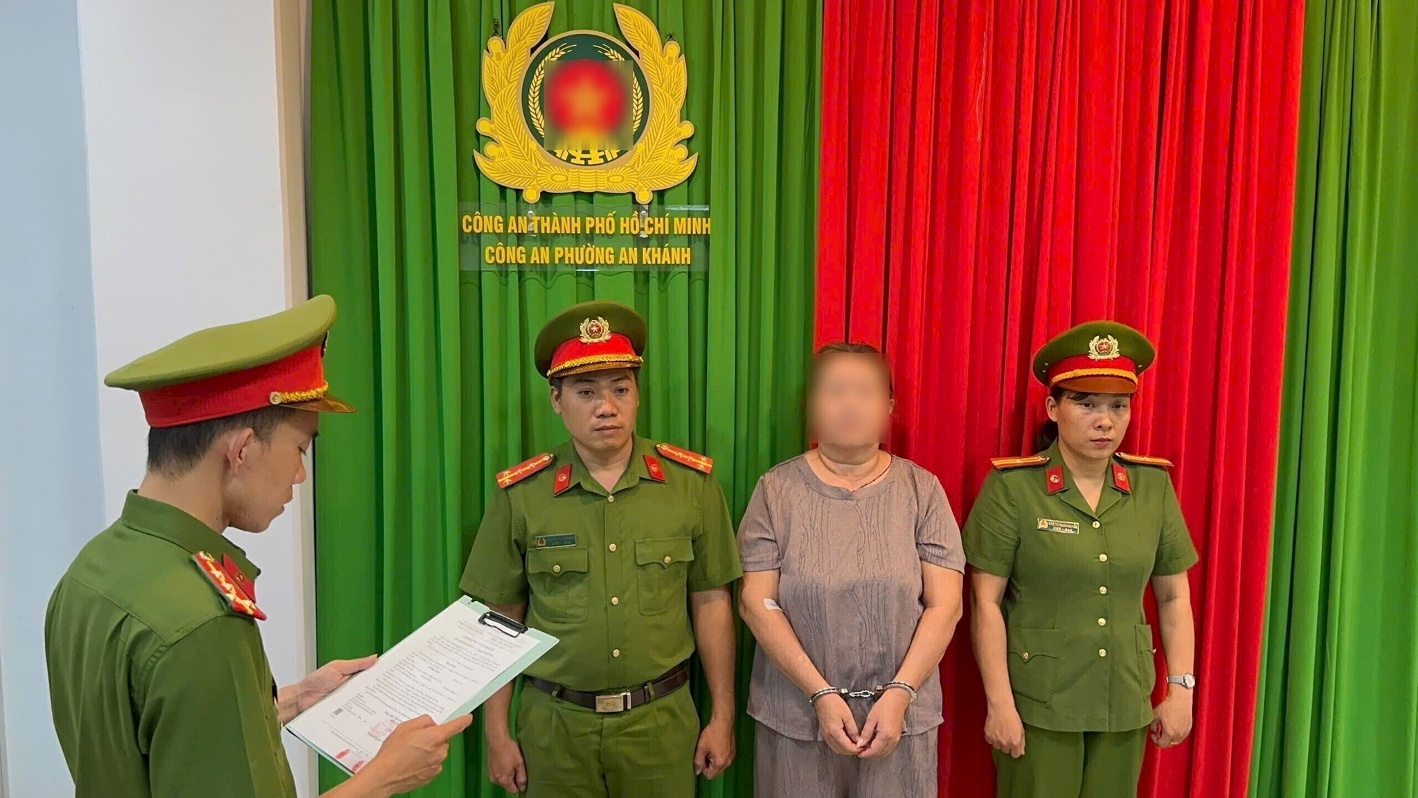 anh-1-tong-dat-thi-hanh-lenh-voi-do-hong-trinh-2-.jpg
