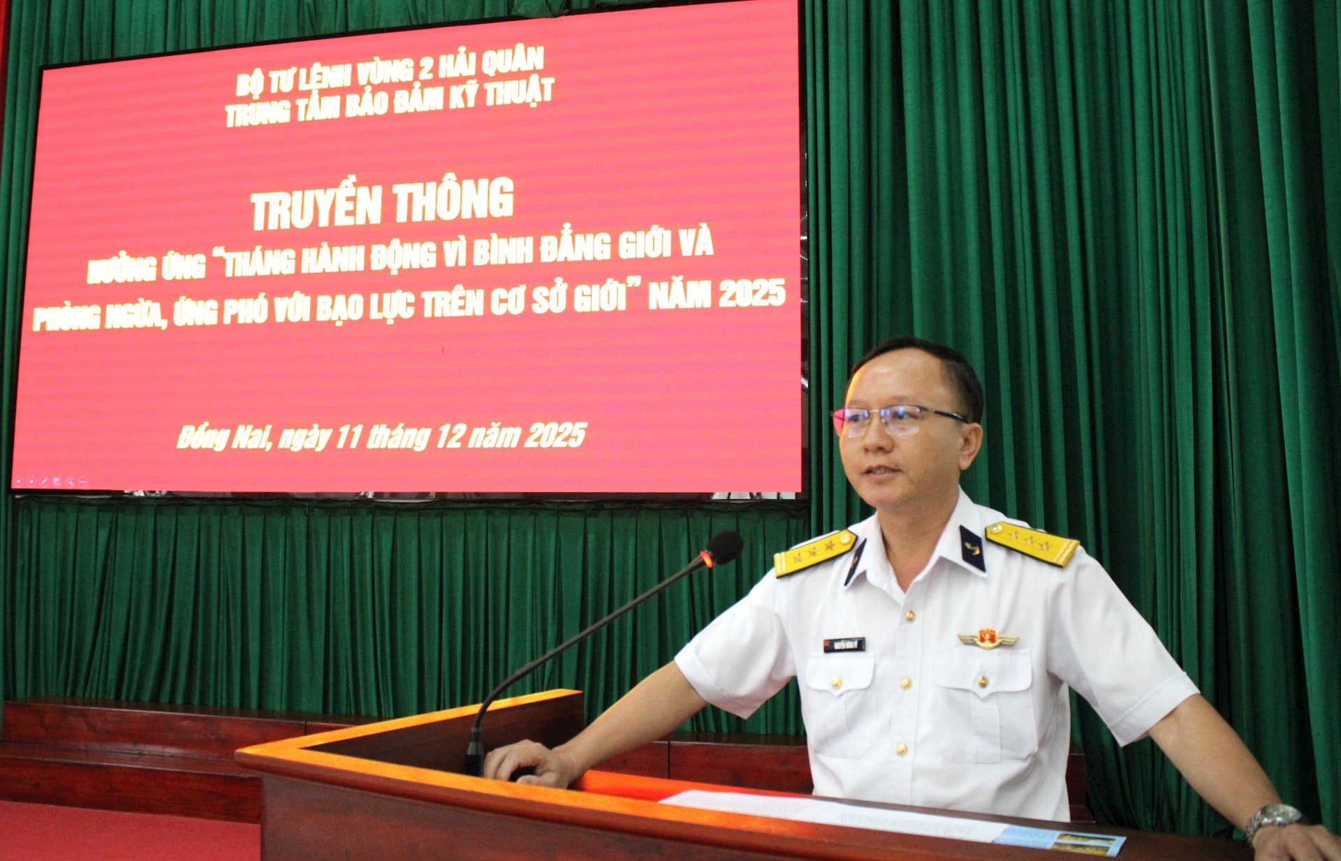anh-2.-thuong-ta-nguyen-hung-vy-pho-chinh-uy-trung-tam-phat-bieu.jpg