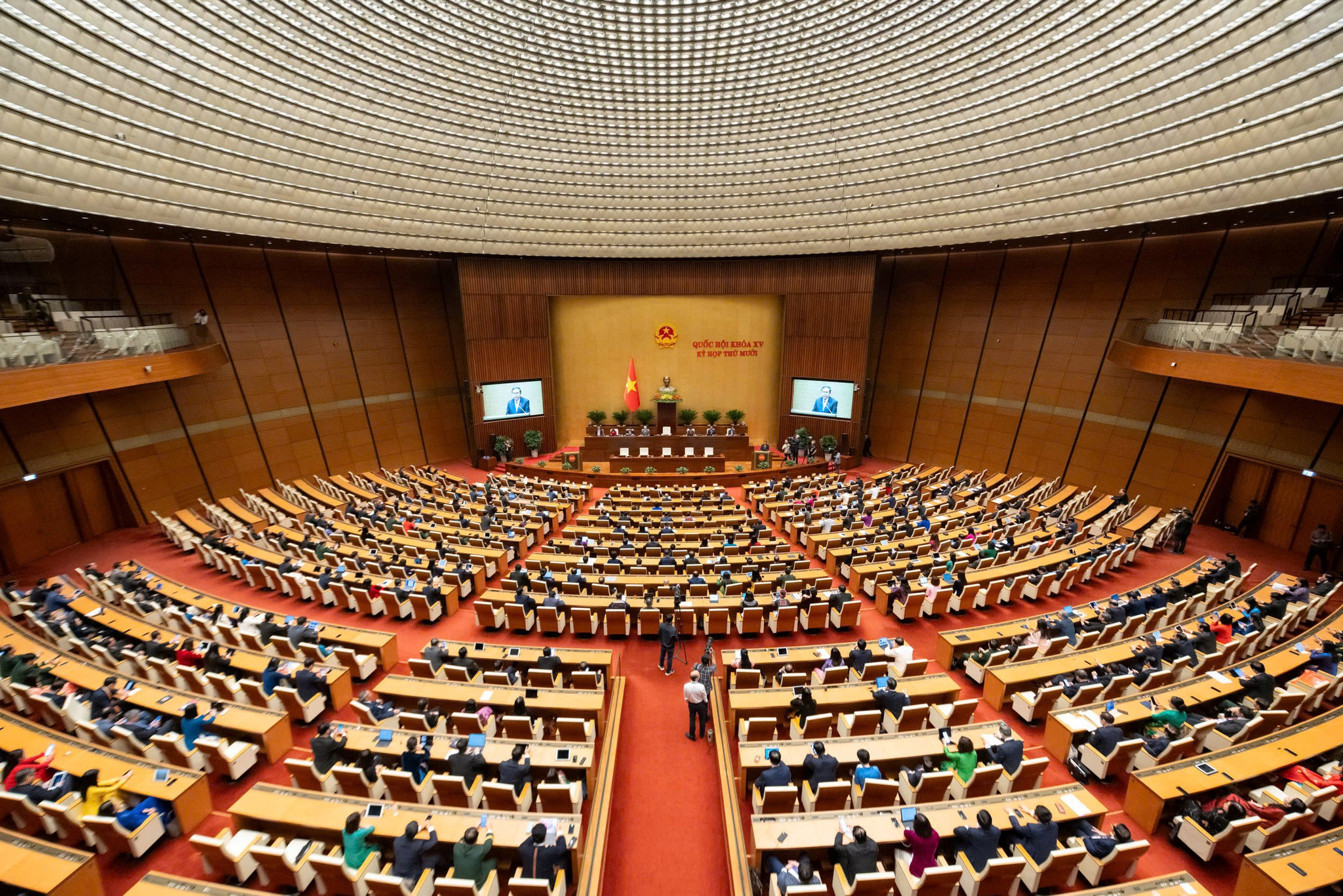 thong-qua-nghi-quyet.jpg