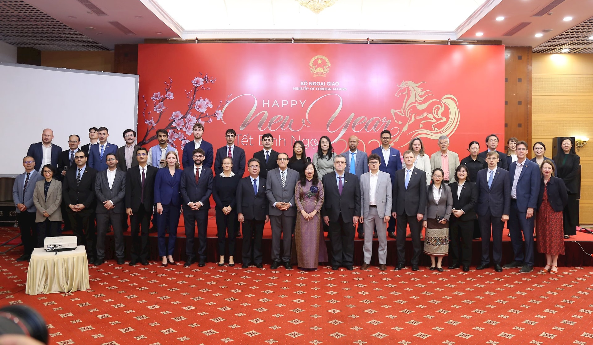 bo-ngoai-giao-gap-mat-cac-co-quan-dai-dien-ngoai-giao-va-bao-chi-nuoc-ngoai-thuong-tru-tai-viet-nam3.jpg