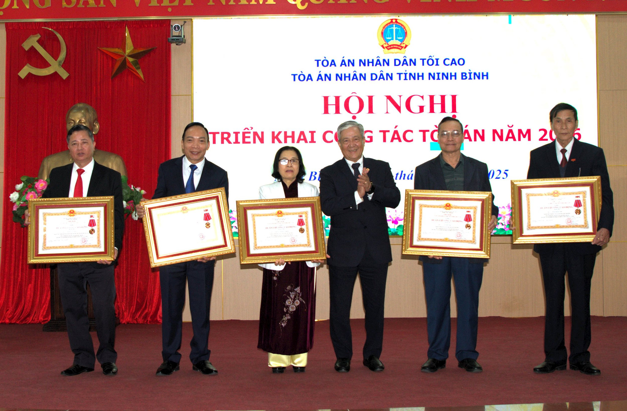 hoi_nghi9.jpg